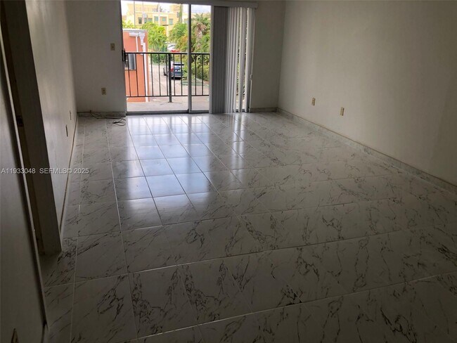 Building Photo - 555 NE 123rd St