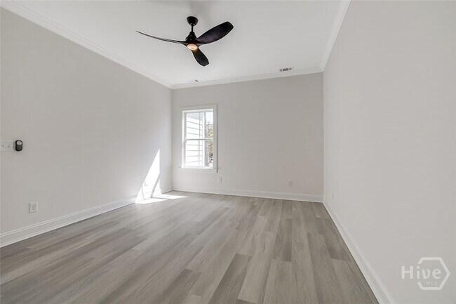 Building Photo - 1615 Le Grand St