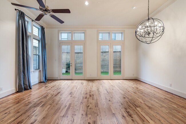 Building Photo - 1103 Summer St