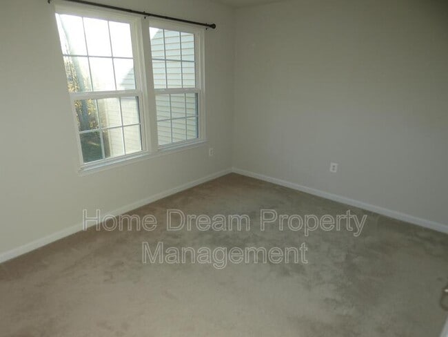 Building Photo - 6304 Crittenden Ln