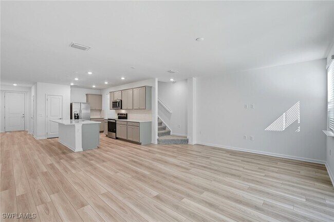 Building Photo - 27883 Radiant Ct