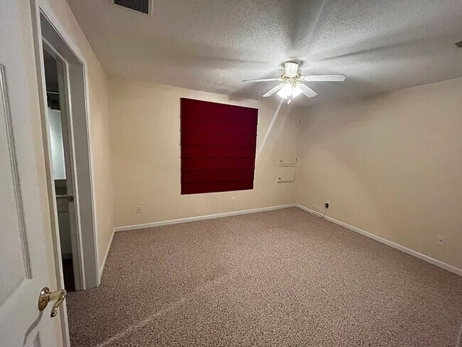 Building Photo - 4-bedroom 3 bath home in Saint joseph