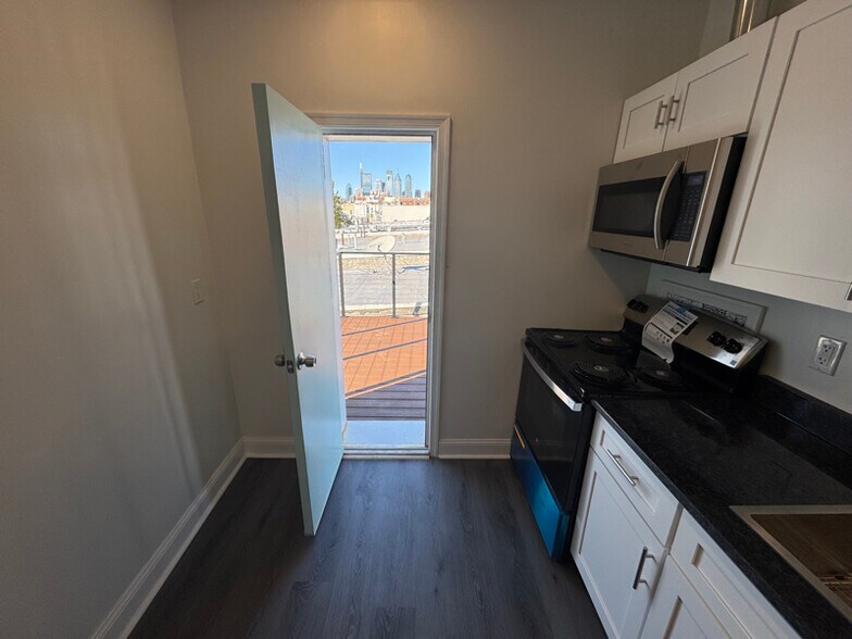 Building Photo - 1527 Tasker St