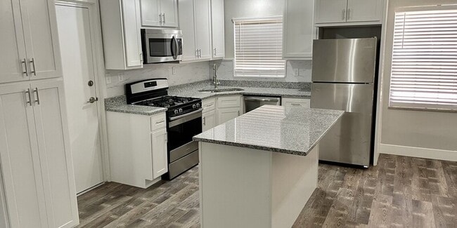 Building Photo - 5836 Sunshine Dr