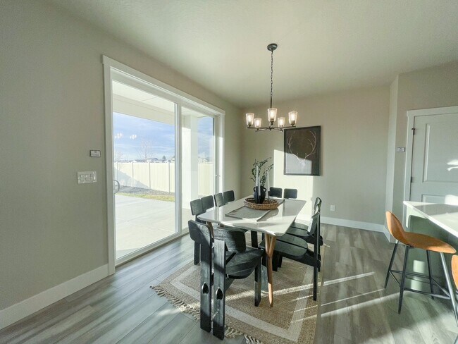 Building Photo - 6273 S Binky Ave