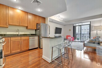 Building Photo - Charming 1 Bedroom Condo in Alexandria Vir...