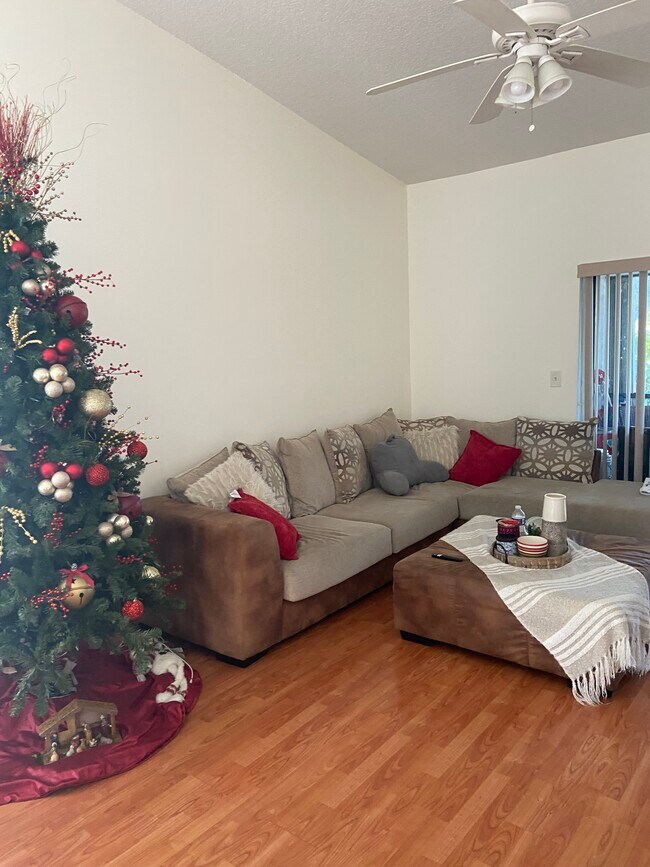 Building Photo - 9641 Riverside Dr