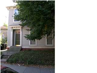 Building Photo - Chestnut Manor