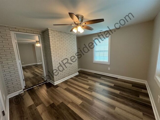 Building Photo - Newly renovated 3 bedroom 2 bath home in C...