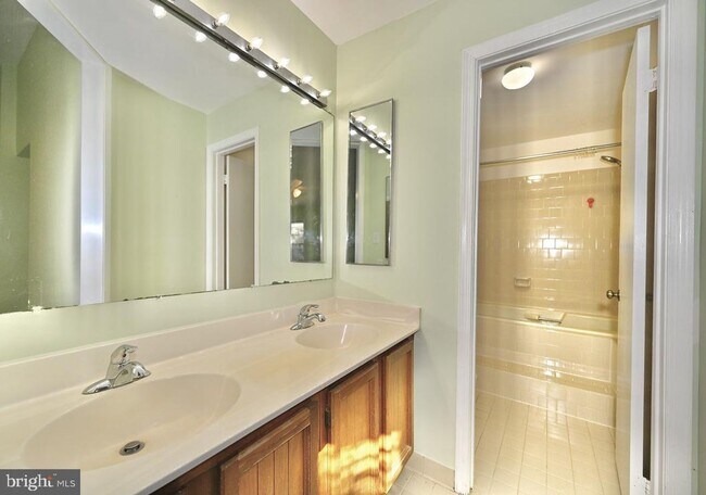 Building Photo - Beautiful, freshly updated townhome with a contemporary feel in the Wootton high school district!