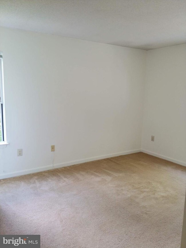 Building Photo - 2600 Camelback Ln