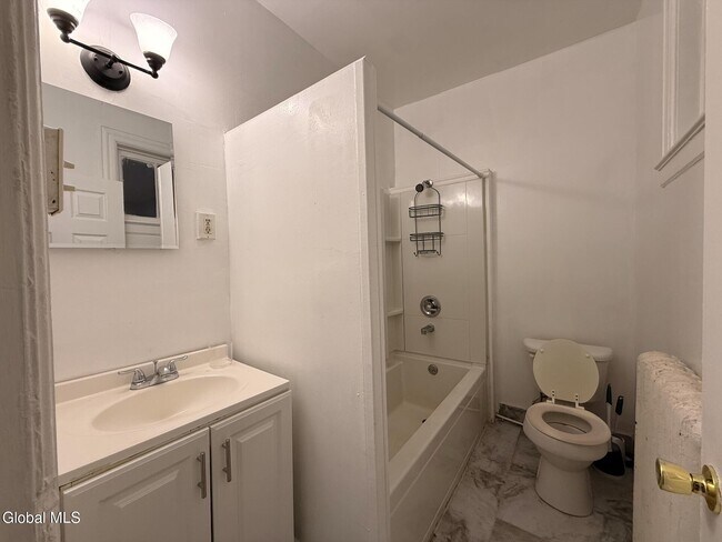 Building Photo - 531 Hamilton St