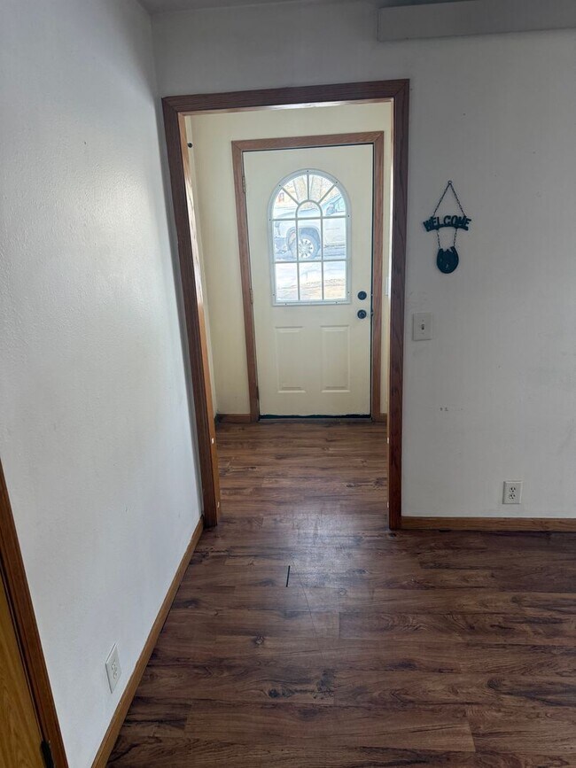 Building Photo - 2 bed 1 bath house