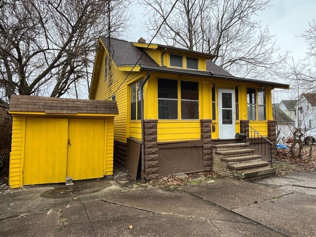 Building Photo - 3865 W 16th St