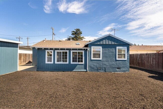 Building Photo - Light-Filled San Leandro Gem w/ Dual Garages & Expansive Yard