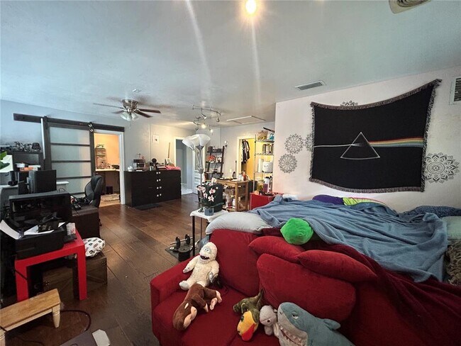 Building Photo - 608 SW 80th Blvd