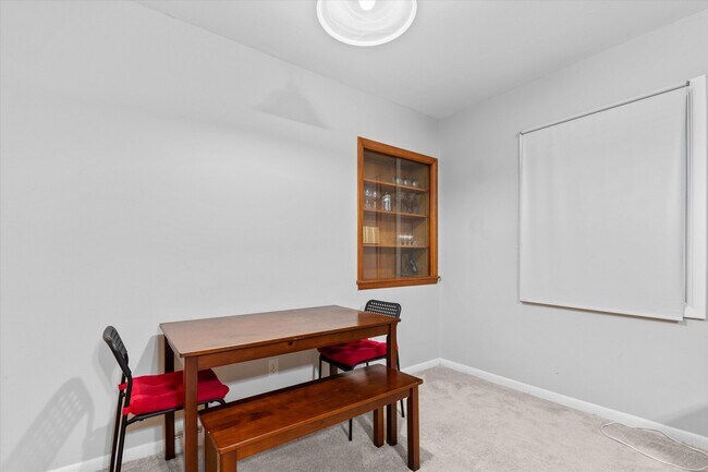 Building Photo - 1015 N Maple Rd