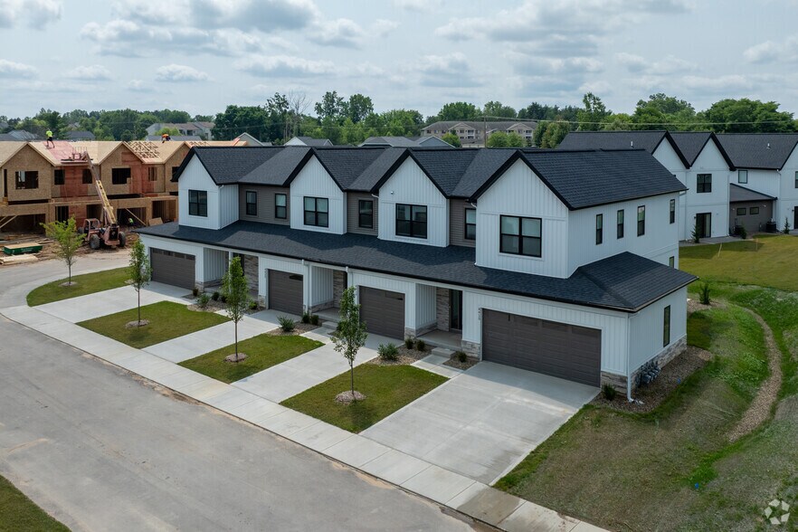 Building Photo - Wildflower Condominiums
