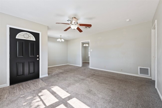 Building Photo - 322 24th Ave N