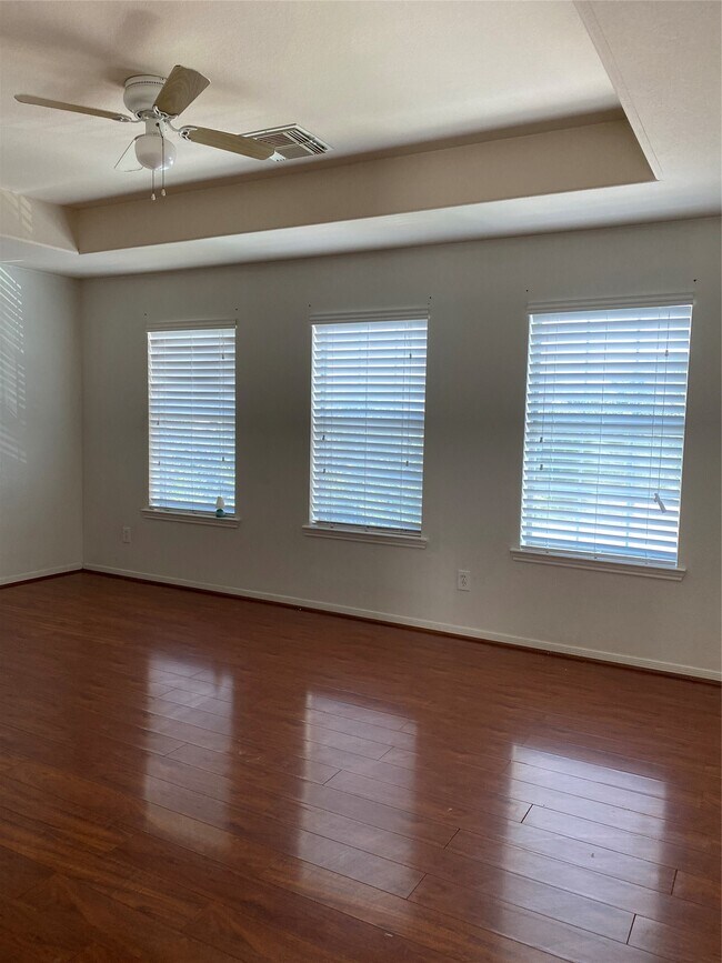 Building Photo - 3114 Junction Dr