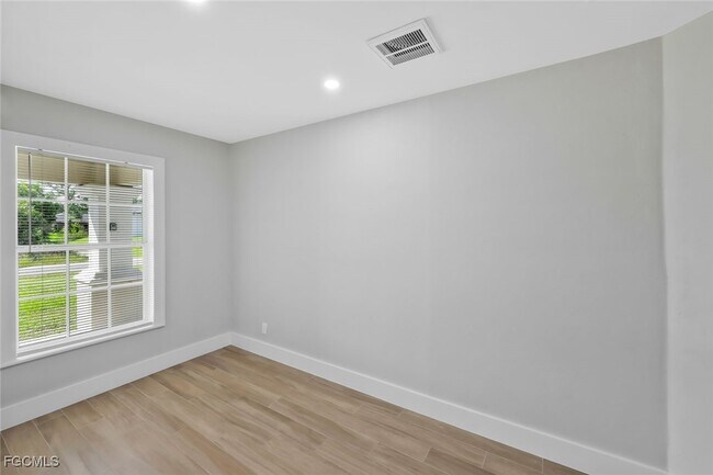 Building Photo - 2806 22nd St W