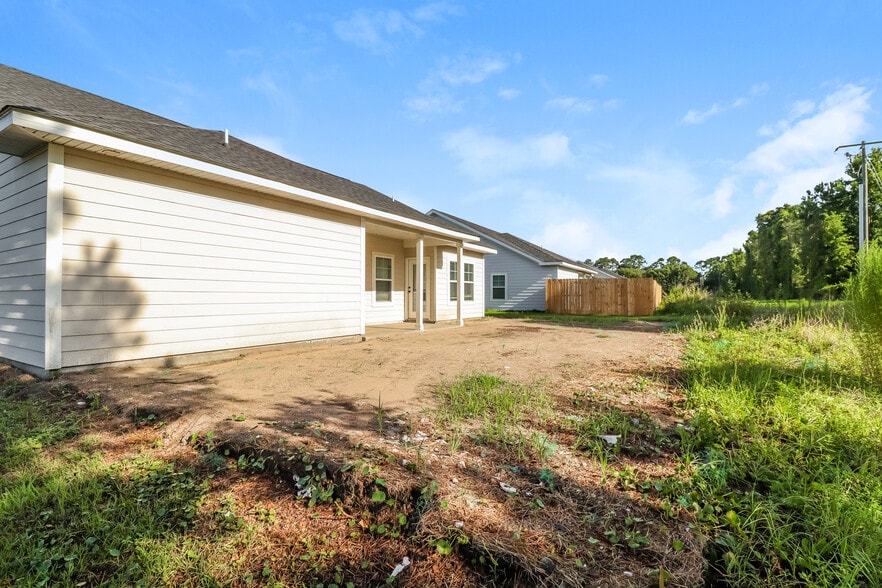 Building Photo - 1055 Autumns Wood Cir E