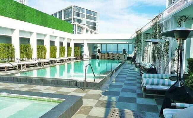Building Photo - 475 Brickell Ave
