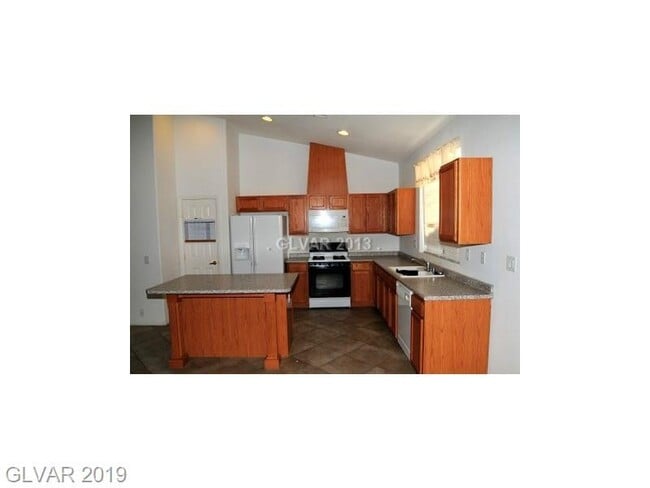 Building Photo - Single Story - 3 bed home located in Hende...