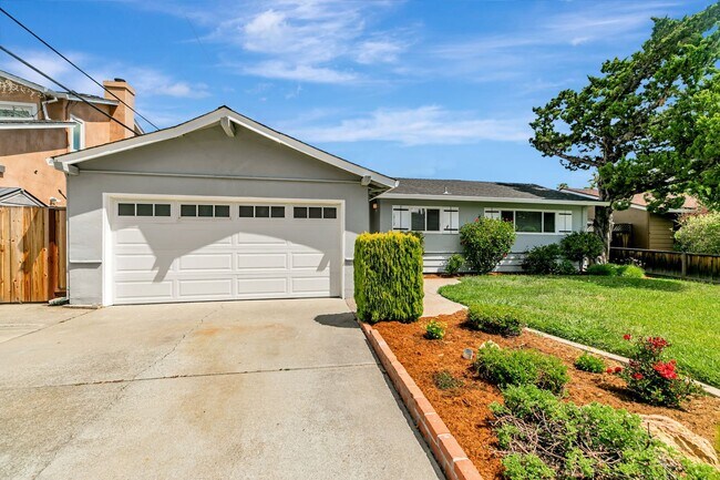 Building Photo - Cambrian Park Home Near Top Schools & Park...