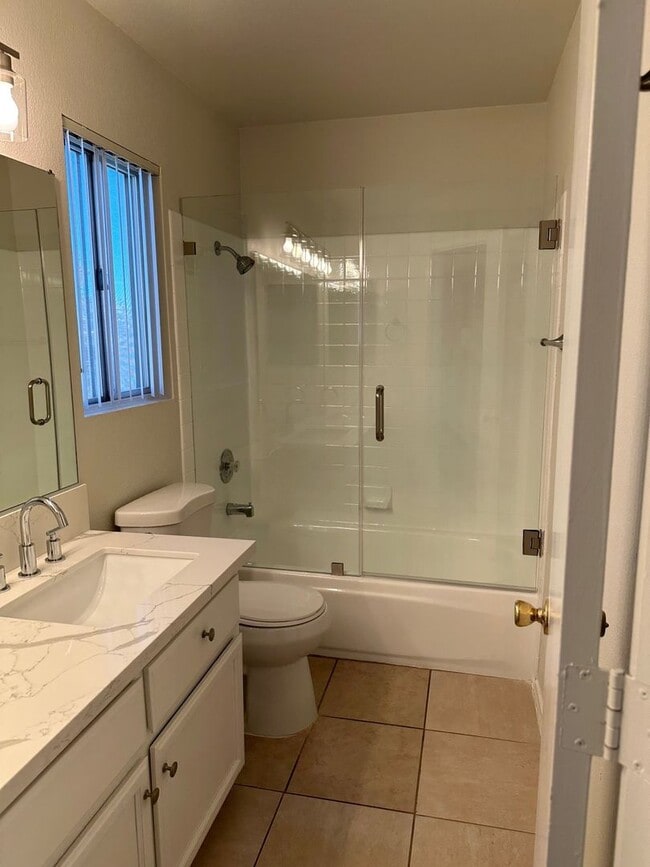 Building Photo - GORGEOUS NORTHWEST HOME, MOVE IN READY!