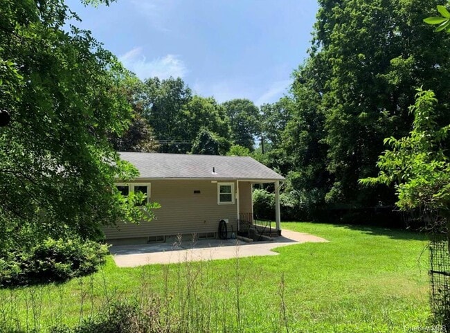 Building Photo - 509 E Broadway