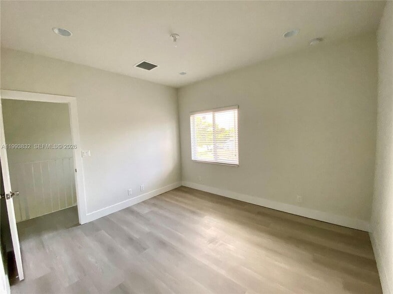 Building Photo - 5860 Lincoln St