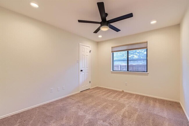 Building Photo - 11325 Stormy Ridge Rd