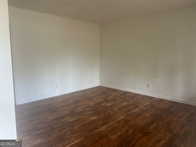 Building Photo - 1397 Peachcrest Rd