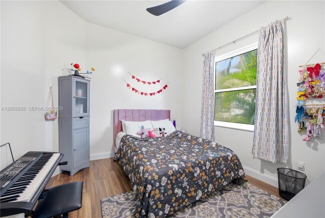 Building Photo - 2615 SE 5th Ct