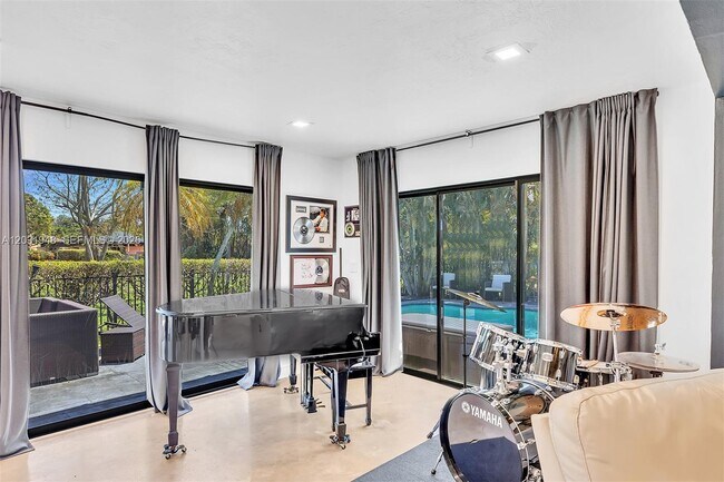 Building Photo - 5602 S Travelers Palm Ln