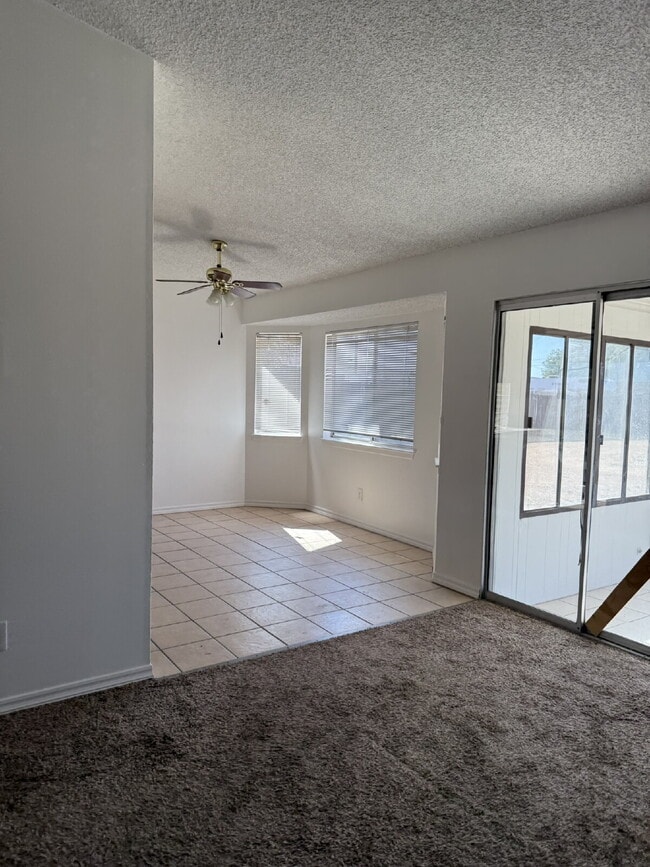 Building Photo - Newly painted throughout, new garage door ...