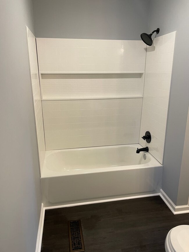 Building Photo - Sensational Three Bedroom Home Located in the Earlewood Community!