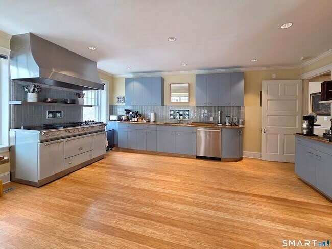 Building Photo - 82 Edgehill Rd