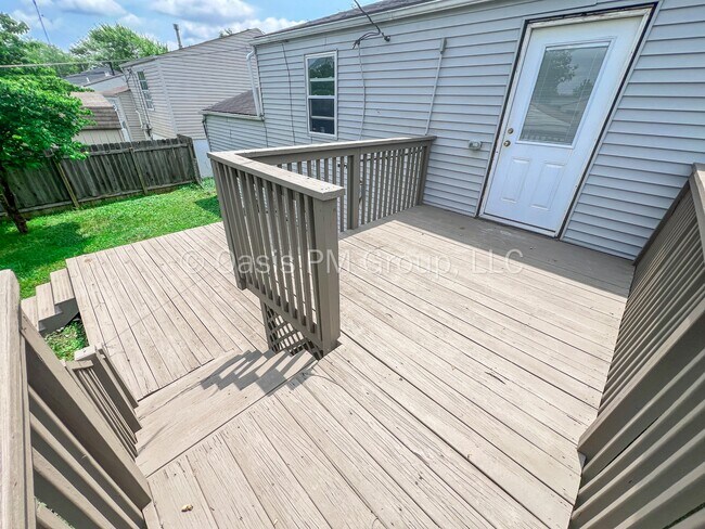 Building Photo - 912 Tellega Ave