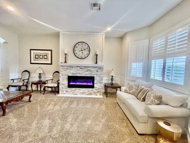 Building Photo - Luxurious 5-Bed, 4-Bath Fully Furnished Home in Henderson-