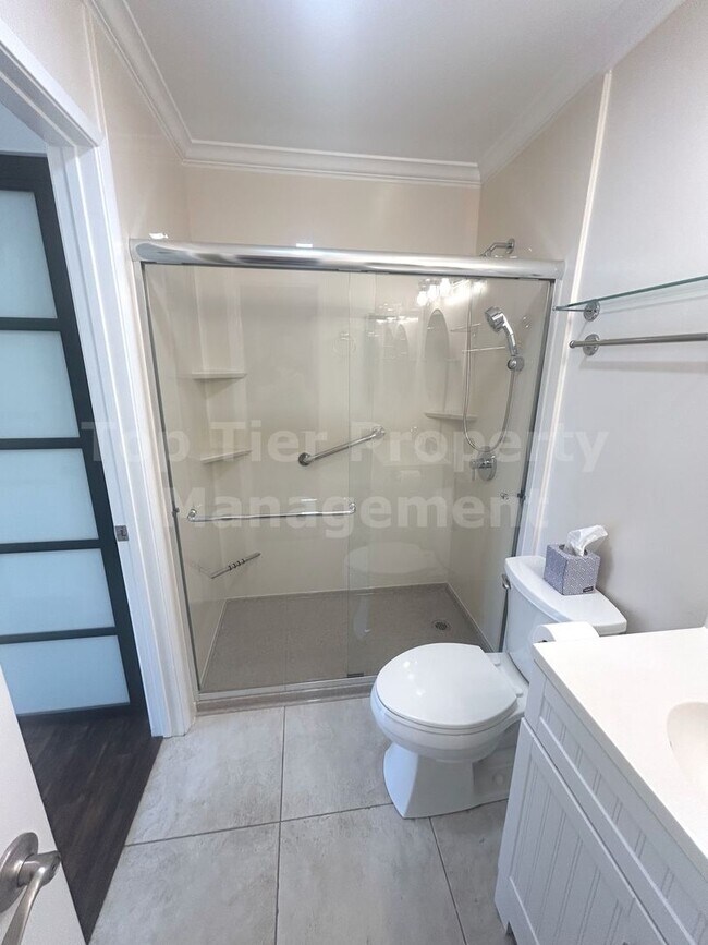 Building Photo - ***Updated 1 bed, 1 bath, 733 sqft Condo in the Heart of La Costa - Available 12/14***