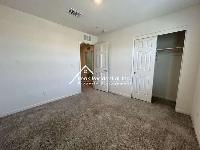 Building Photo - Beautiful Newer Folsom 4bd/2.5ba in Gated Community!