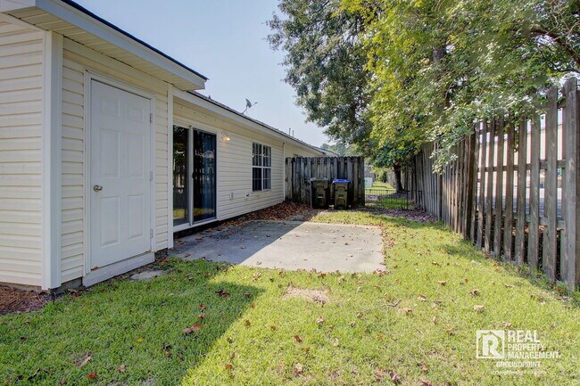 Building Photo - 239 Dupont Way