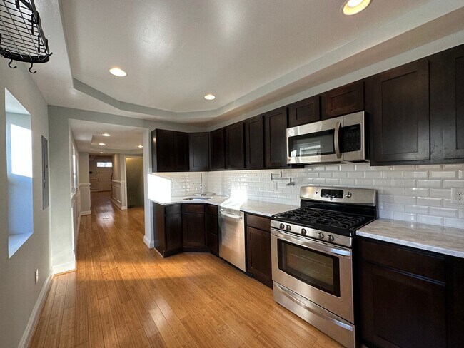 Building Photo - Charming 3 Bedroom/2.5 Bathroom Townhome in Fells Point, Baltimore, MD!