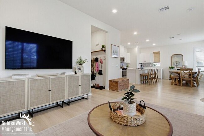 Building Photo - Modern 3Bdm 2.5Ba Unfurnished Town-Home in the Soltaire Community!