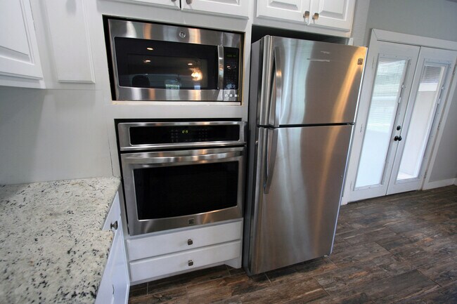 Building Photo - Awesome Home w/ 1/1 Studio Flex Space Just Half Block from Thomas Park!