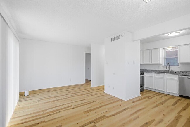 Building Photo - 2705 Windswept Cove