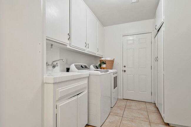 Building Photo - 700 S Yorba St