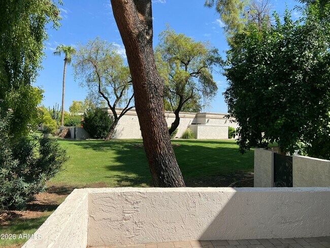 Building Photo - 7527 E Pleasant Run